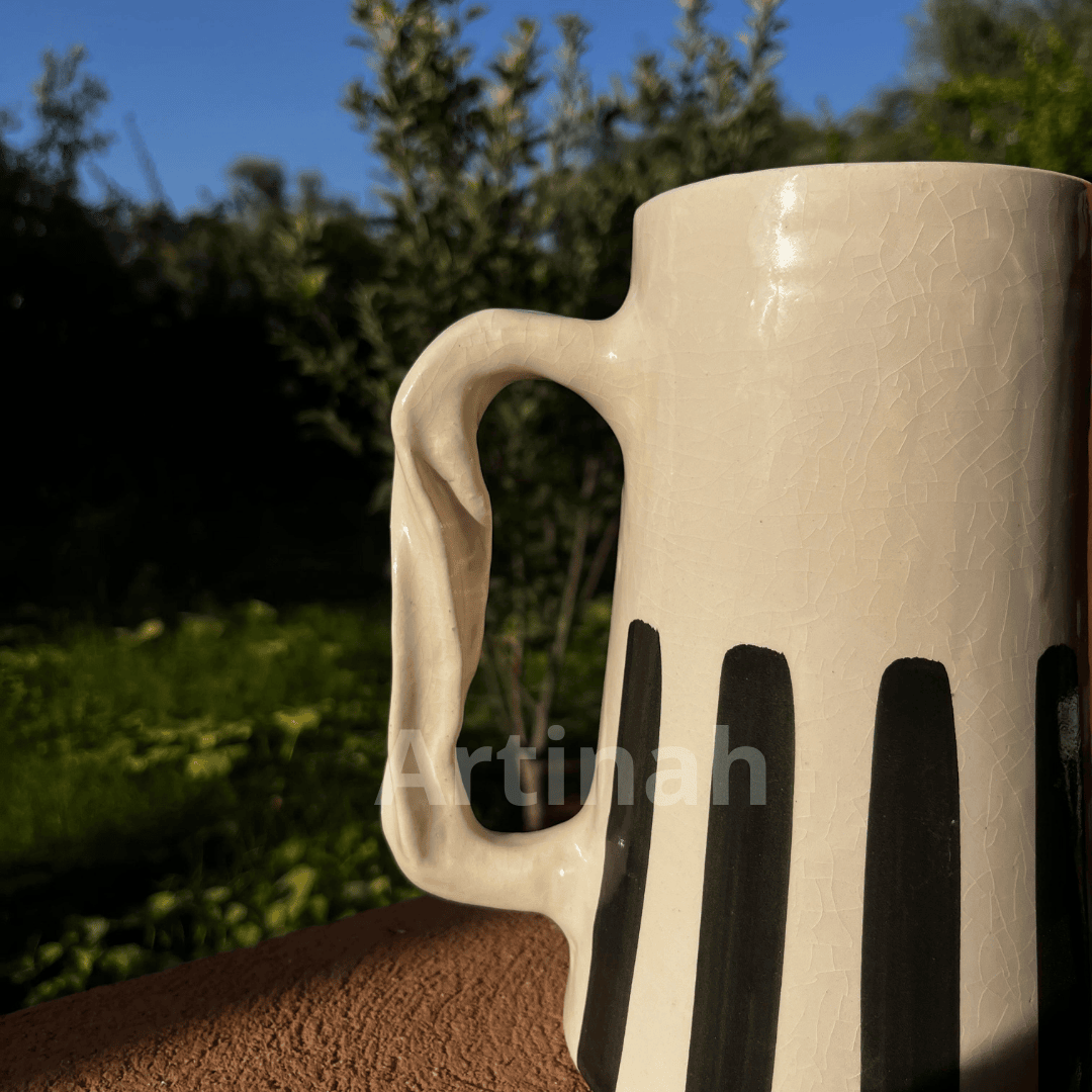 Carafe artisanale marocaine à rayures noires – Art de table chic