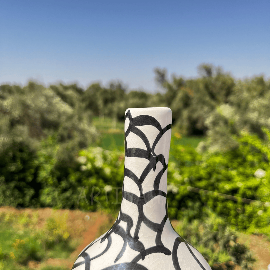 Vase Artisanal Noir & Blanc à Motifs – Artinah Maroc
