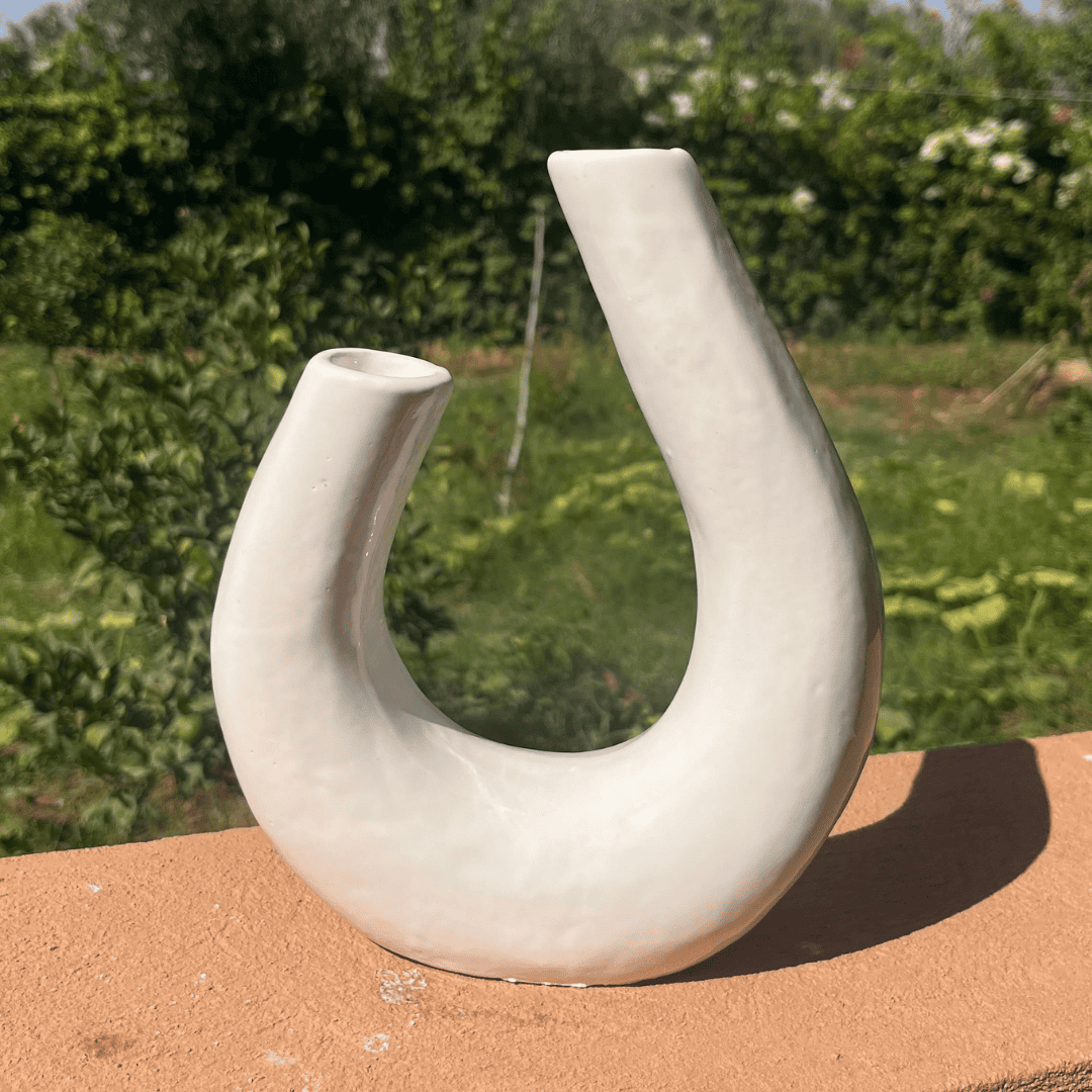 Vase artisanal marocain en céramique – Design moderne en U – Artinah