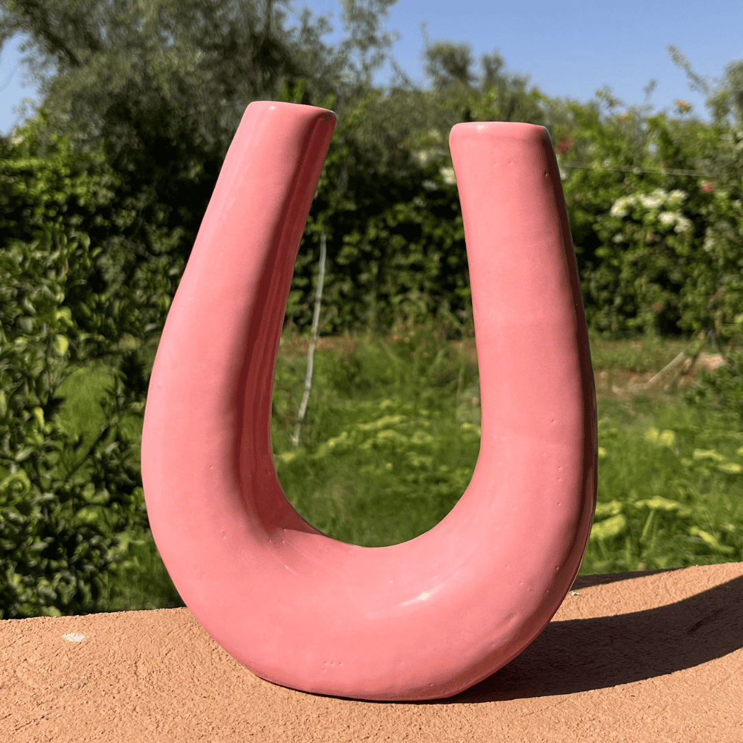 Vase décoratif artisanal moderne en U