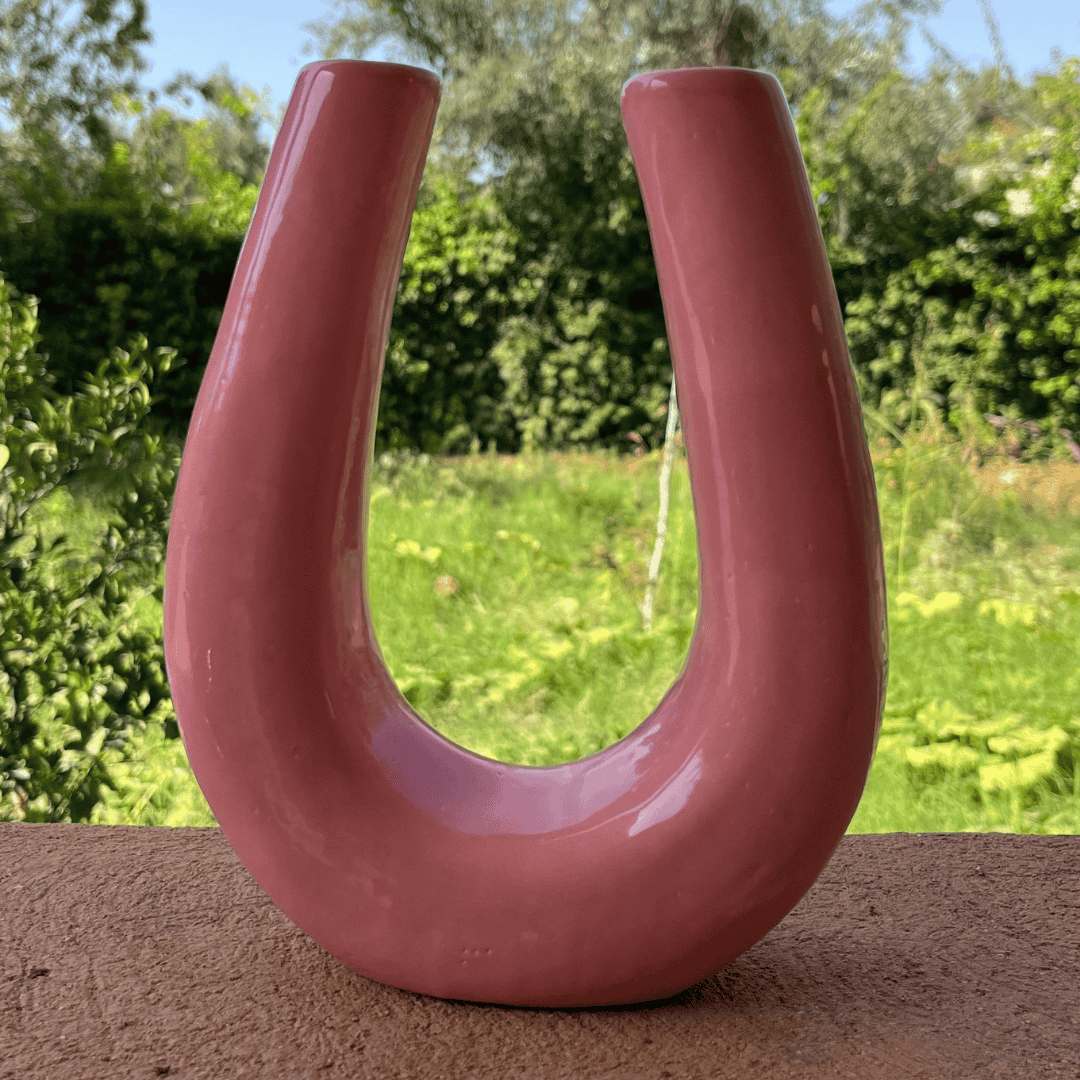 Vase décoratif artisanal moderne en U
