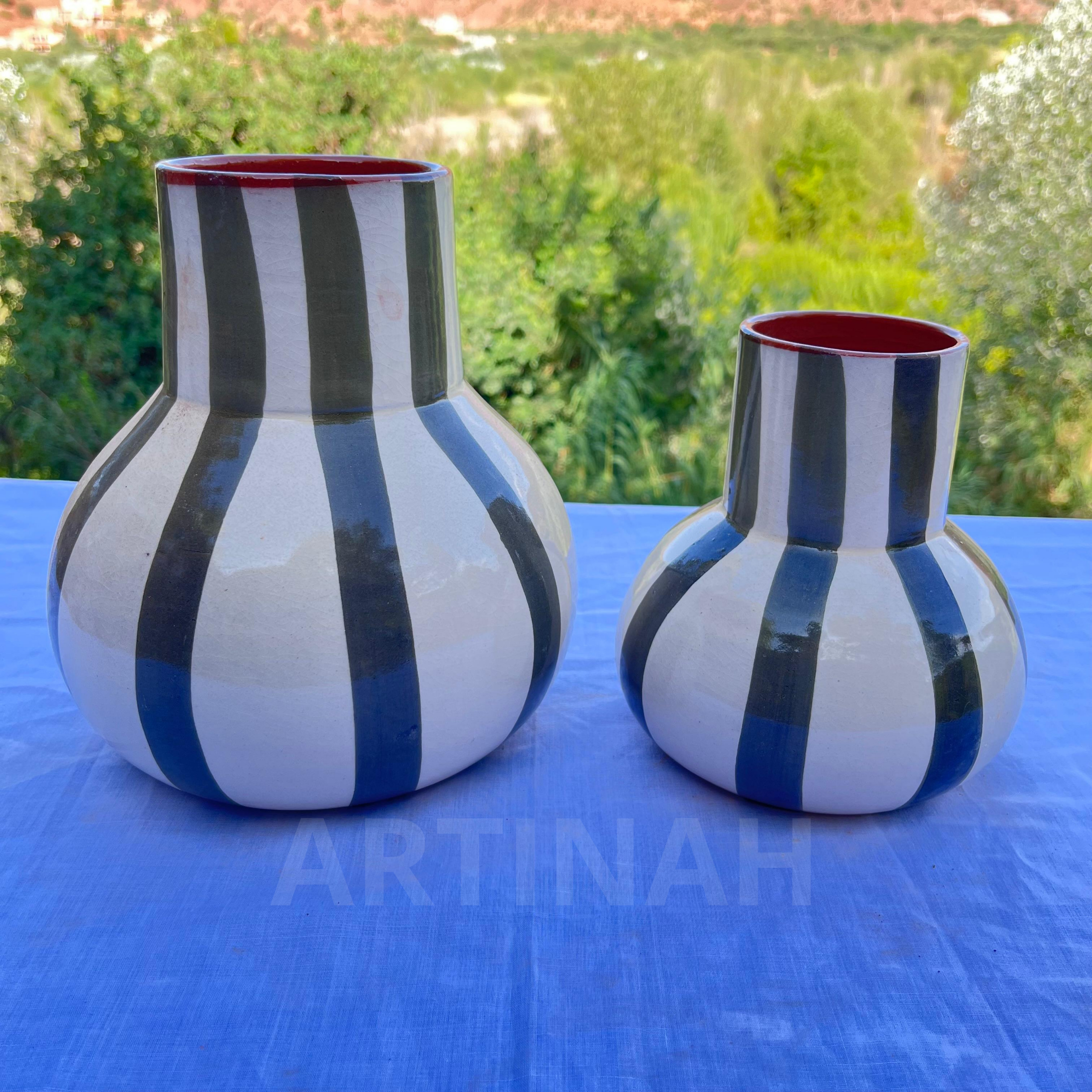 Vase en Céramique Artisanale – Rayures Noires et Blanches