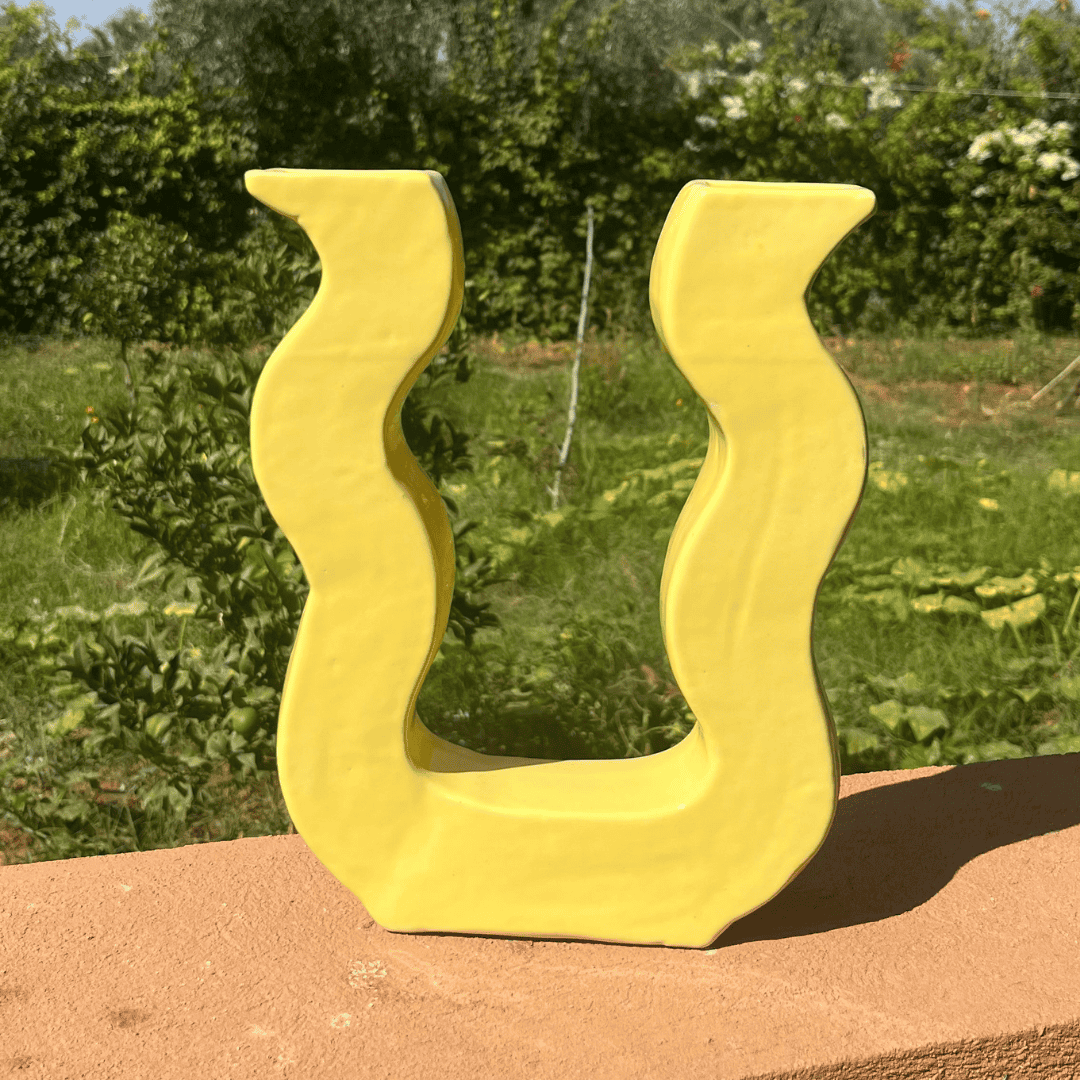 Vase artisanal marocain en céramique – Forme U ondulé - U Vase