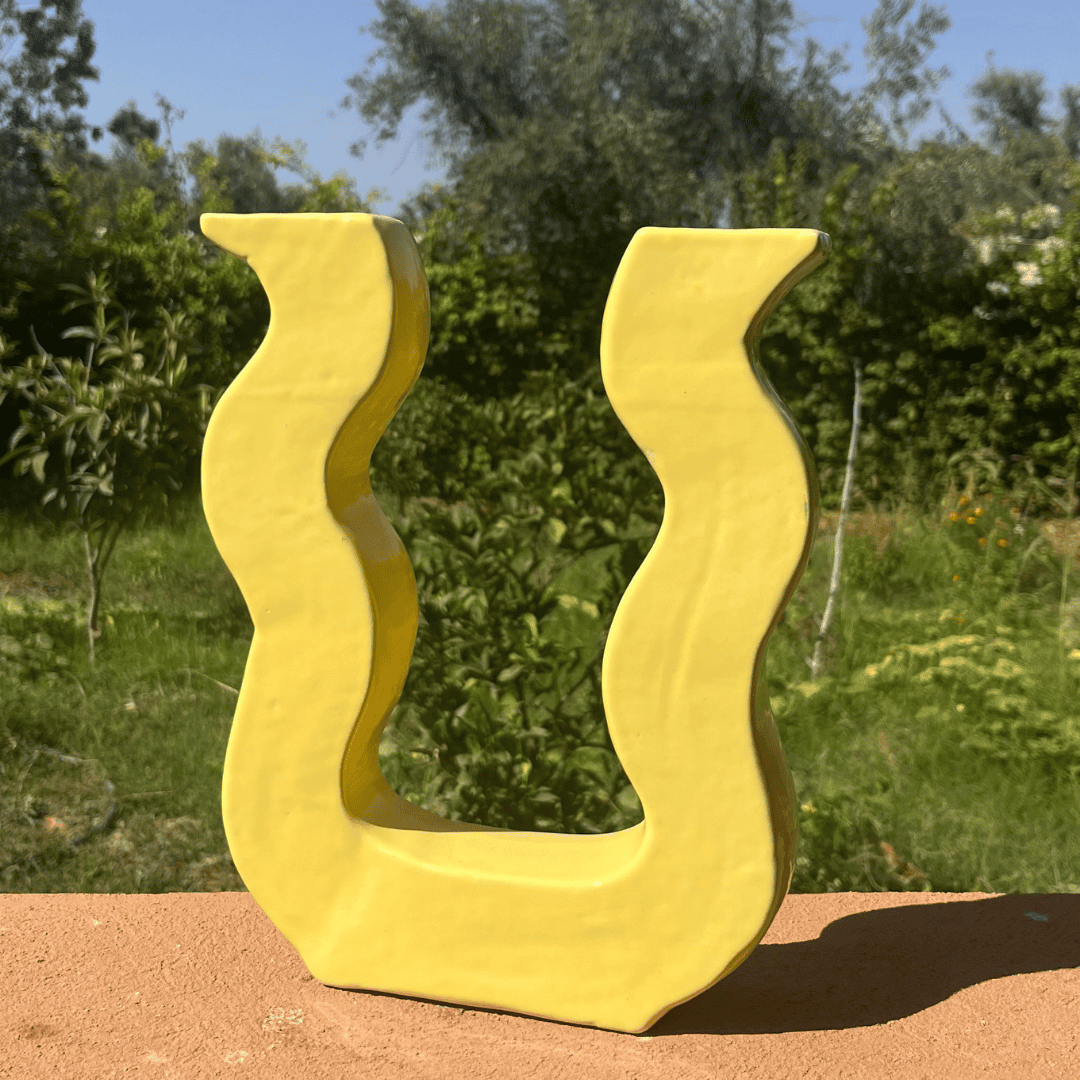 Vase artisanal marocain en céramique – Forme U ondulé - U Vase