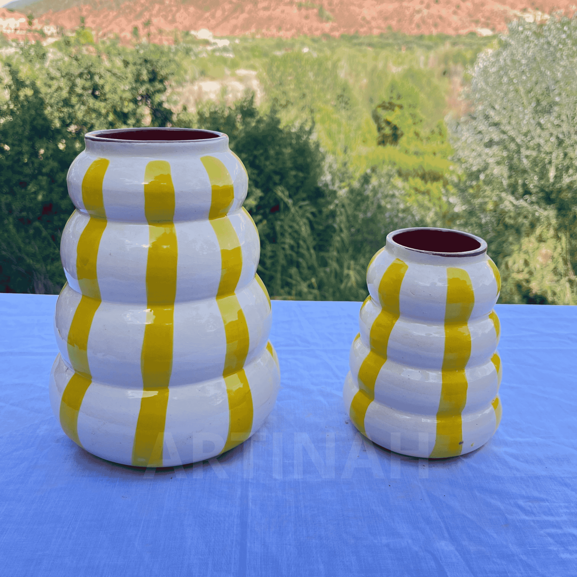 Vase en Céramique Artisanale – Rayé Jaune Ondulé