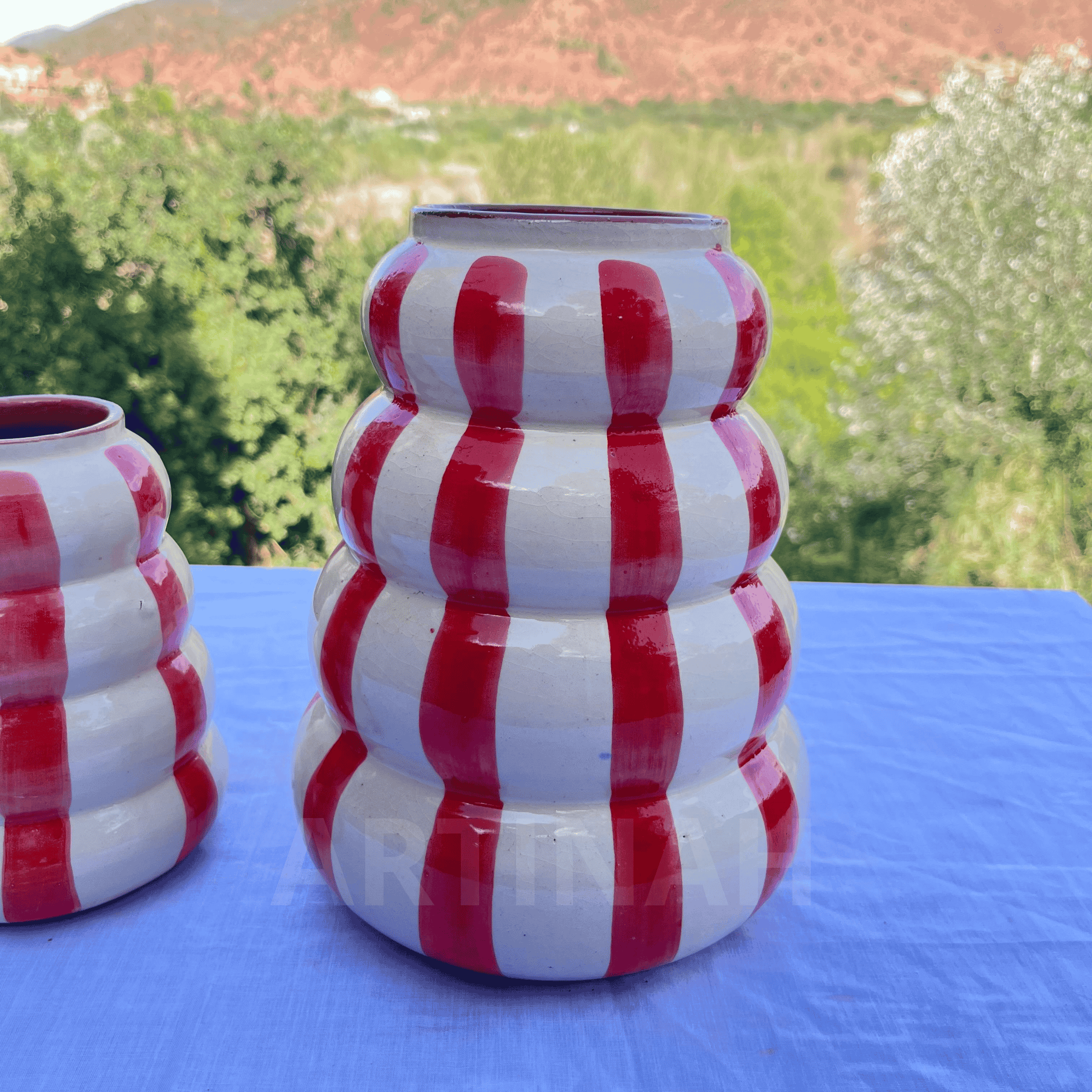 Vase en Céramique Artisanale – Rayé Rouge Ondulé