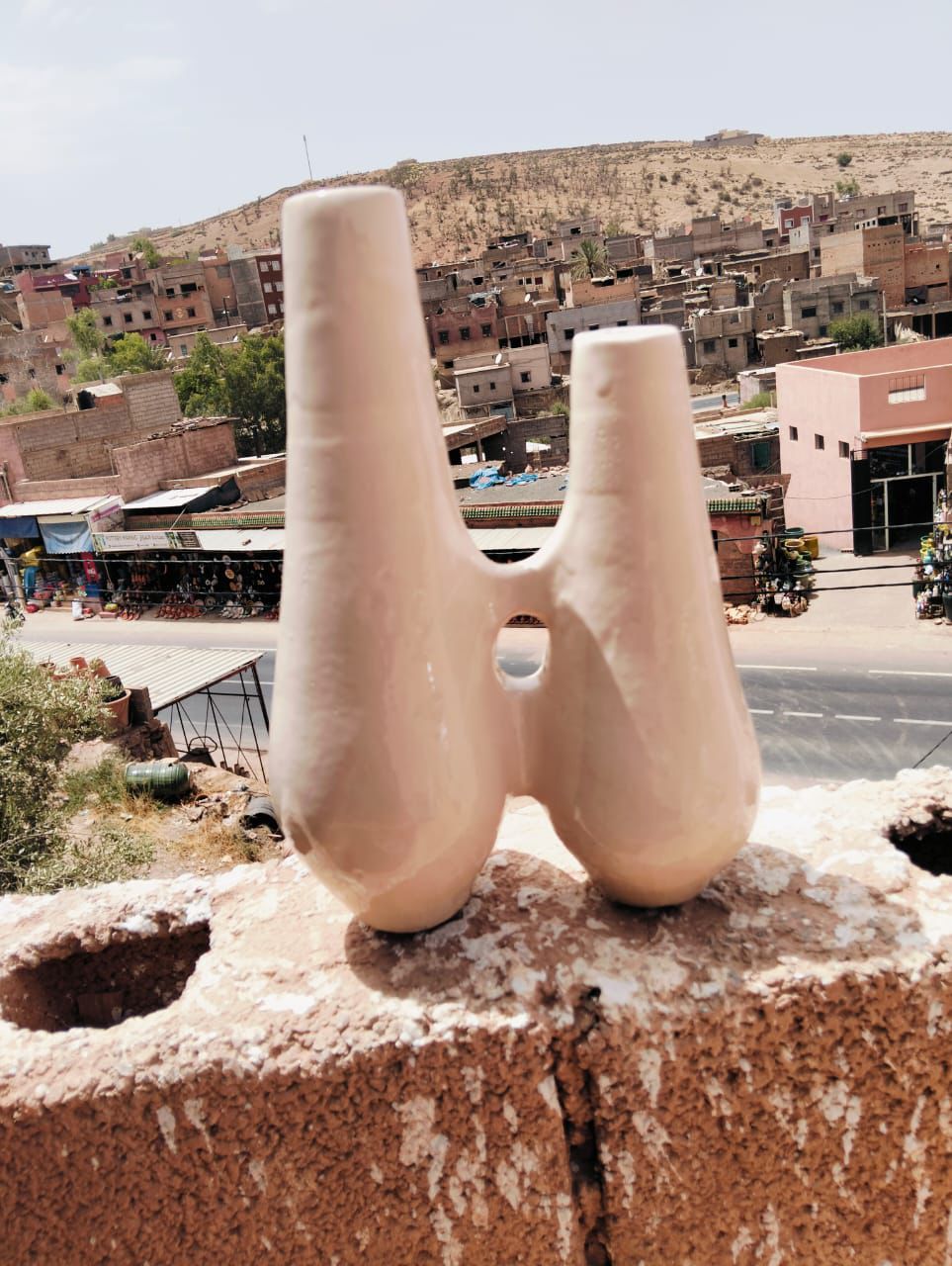 Vase artisanal beige double colonne – Design moderne et minimaliste