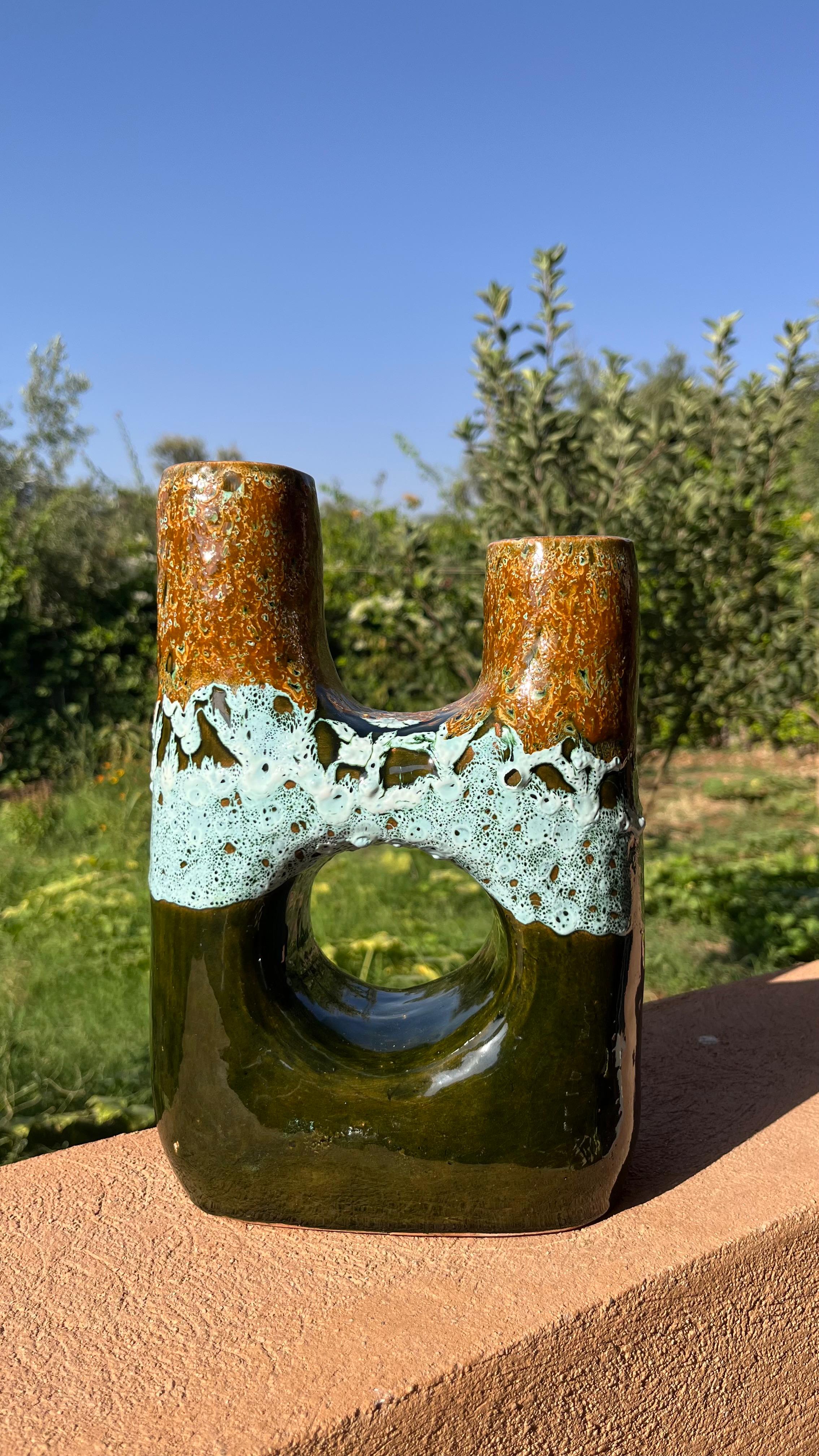 Vase Artisanal Design – Marron, Bleu & Vert