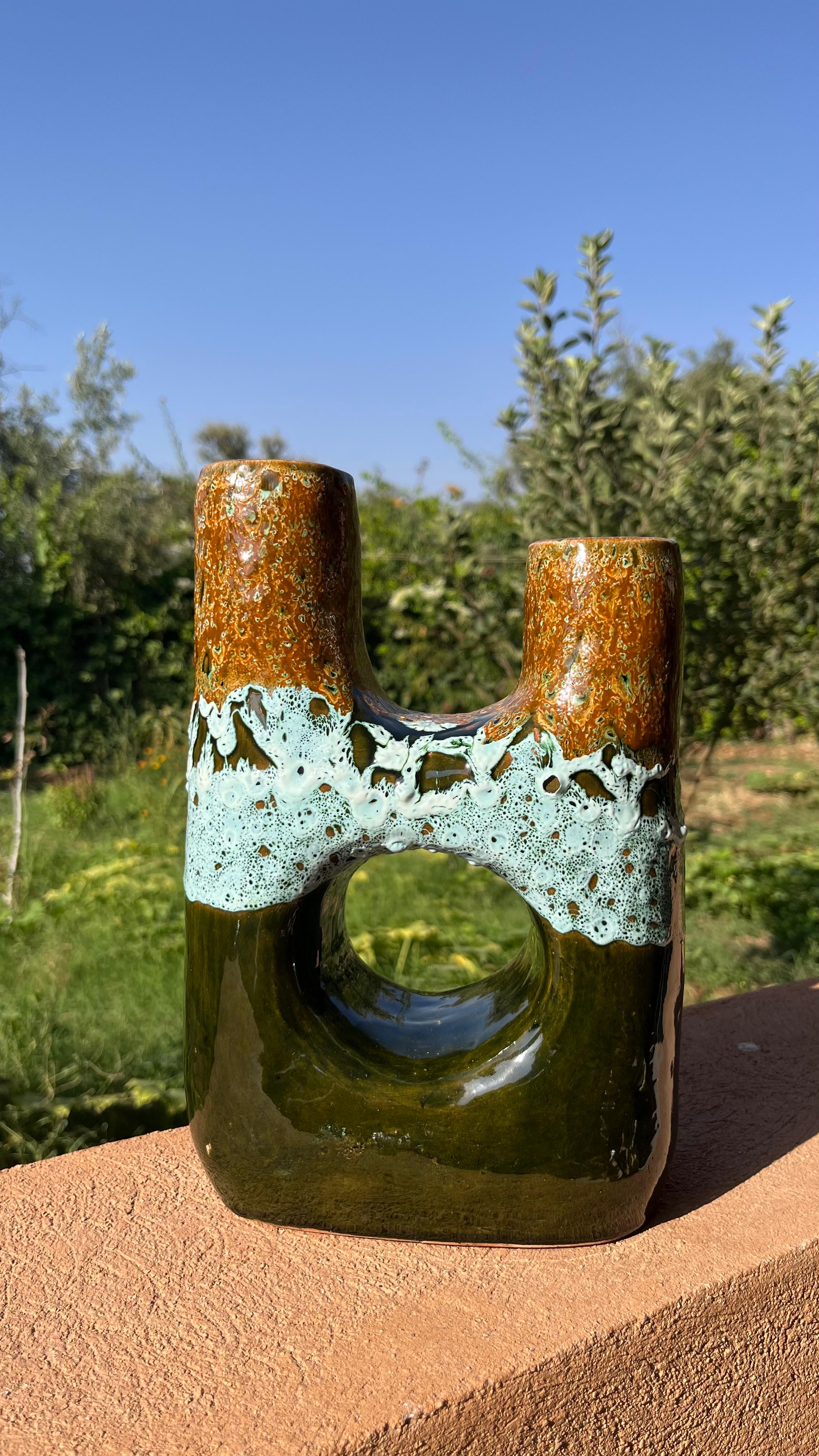 Vase Artisanal Design – Marron, Bleu & Vert