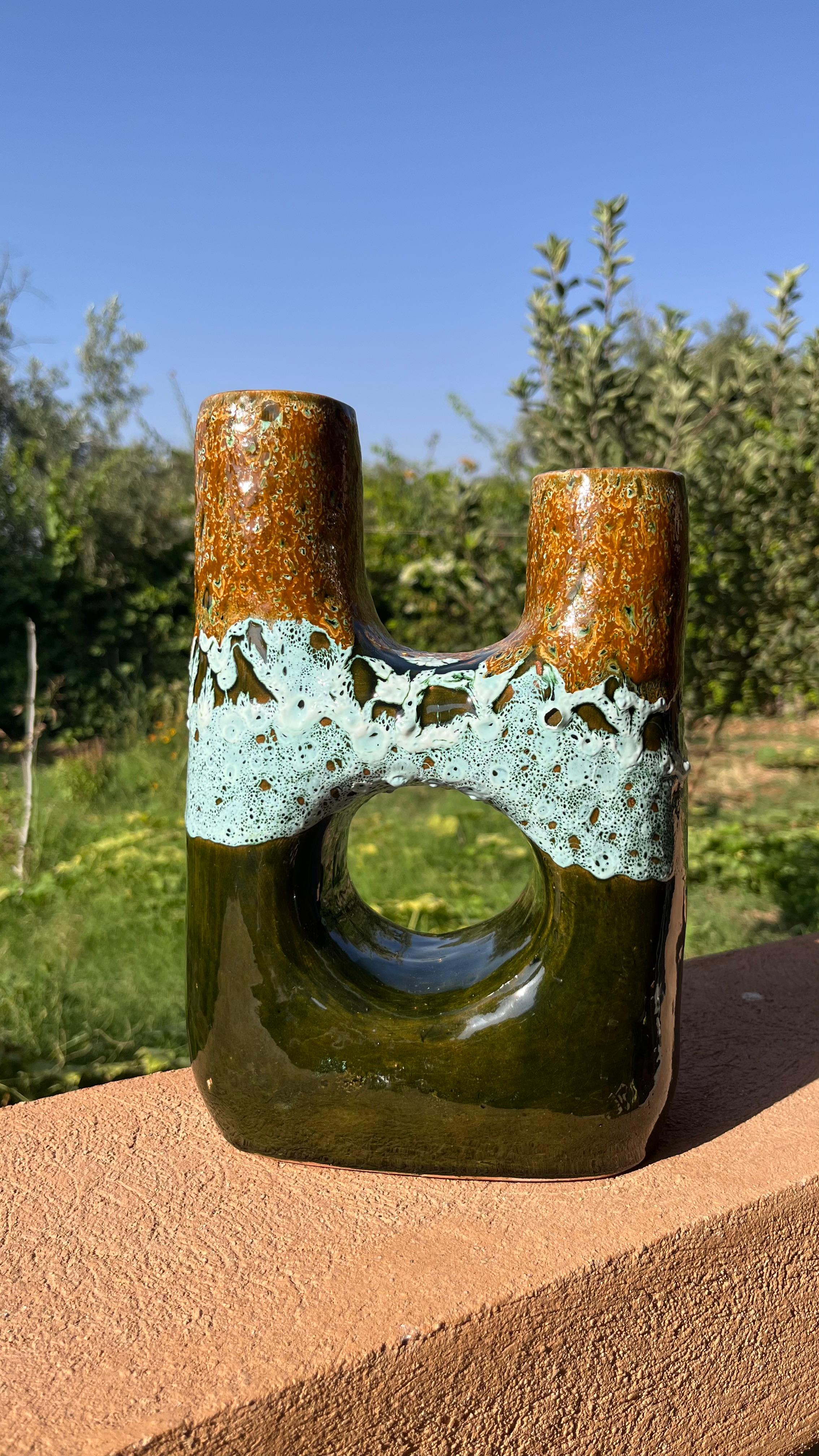 Vase Artisanal Design – Marron, Bleu & Vert