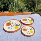 Assiettes Murales Artisanales – Visage Abstrait Multicolore