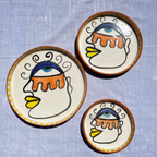 Assiettes Murales en Céramique Artisanale – Visage Abstrait Coloré