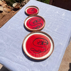 Assiettes Murales en Céramique Artisanale – Visage Abstrait Rouge