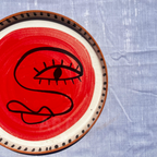 Assiettes Murales en Céramique Artisanale – Visage Abstrait Rouge