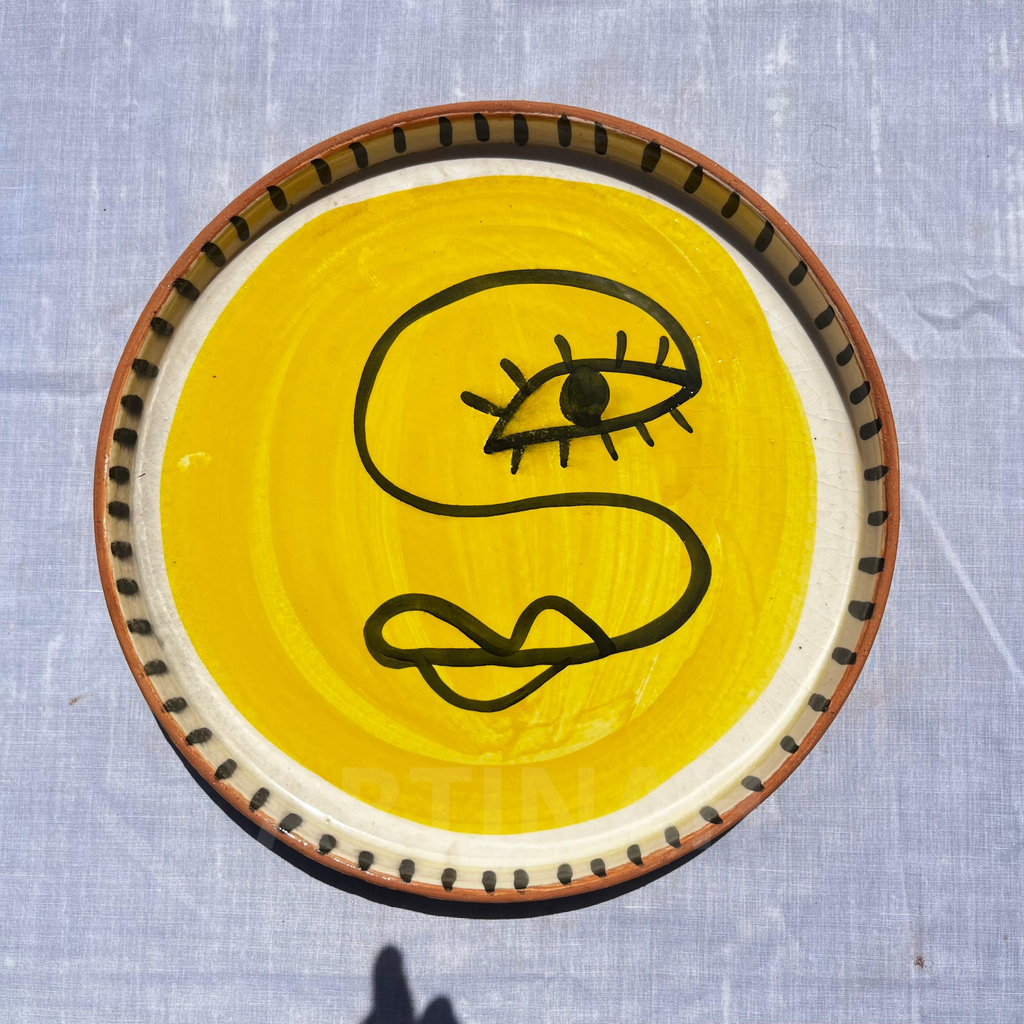Assiettes Murales en Céramique Artisanale – Visage Abstrait Jaune