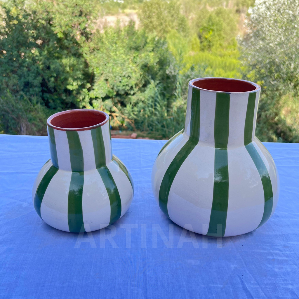 Vase en Céramique Artisanale – Rayures Vertes et Blanches