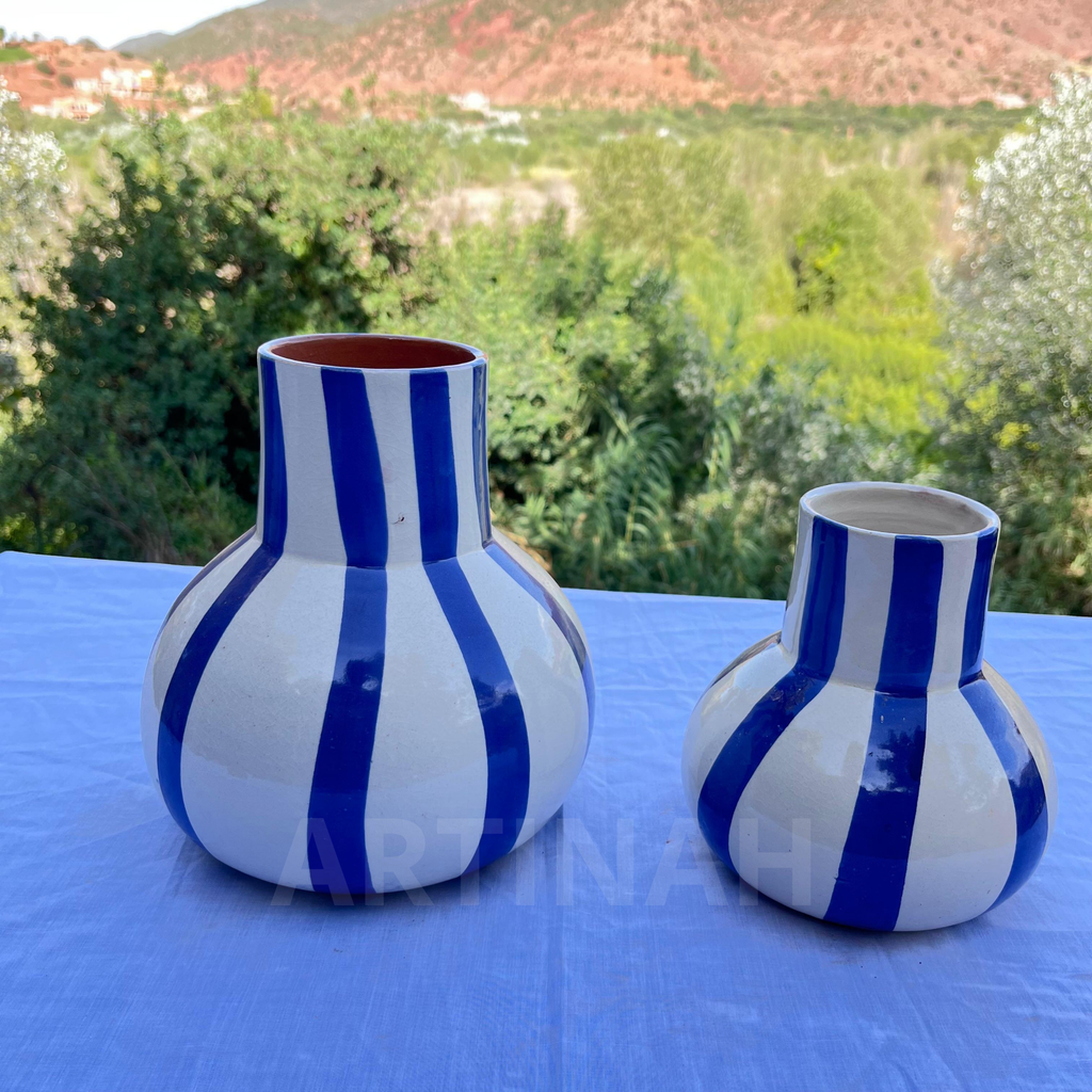 Vase en Céramique Artisanale – Rayures Bleues et Blanches