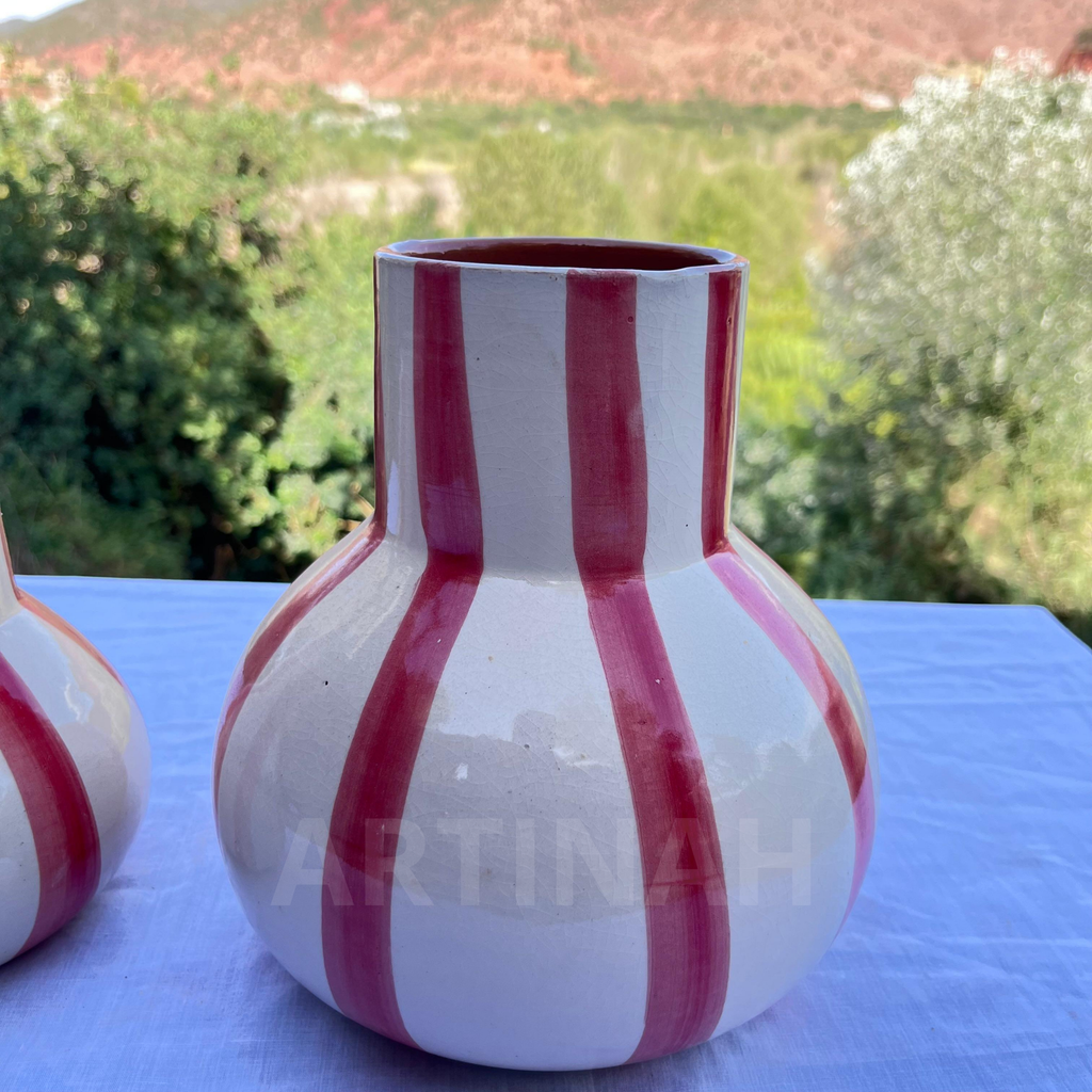 Vase en Céramique Artisanale – Rayures Rouges et Blanches