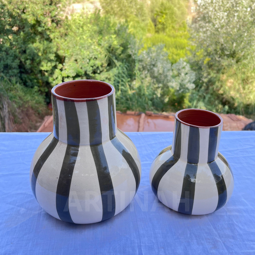Vase en Céramique Artisanale – Rayures Noires et Blanches