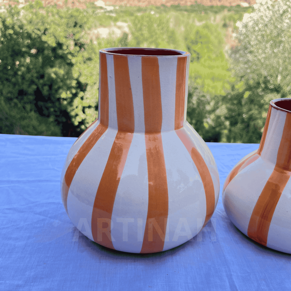 Vase en Céramique Artisanale – Motif Rayé Orange