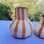 Vase en Céramique Artisanale – Motif Rayé Orange