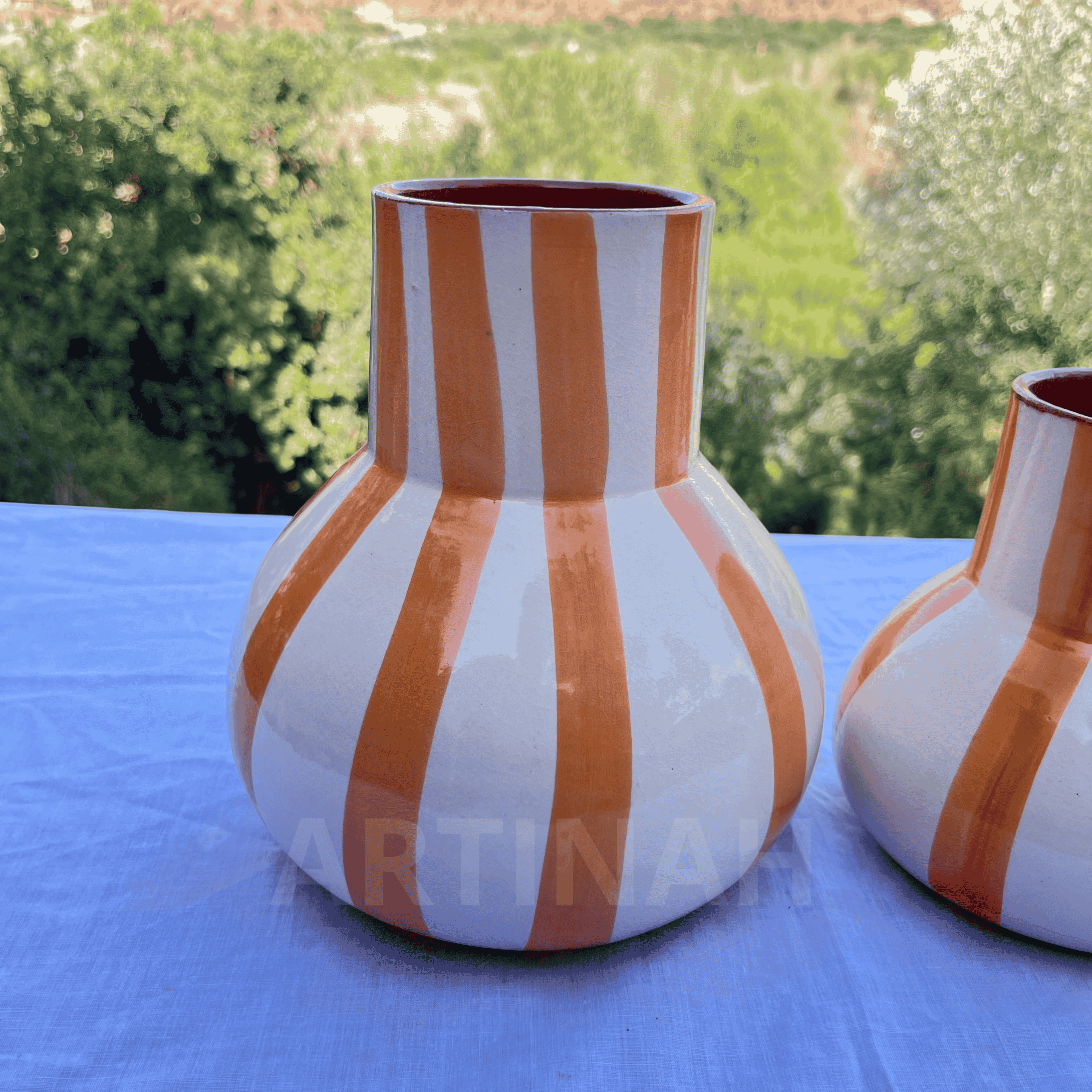 Vase en Céramique Artisanale – Motif Rayé Orange
