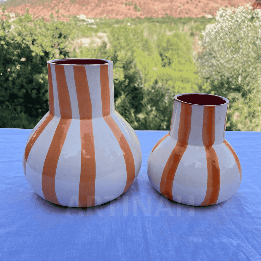 Vase en Céramique Artisanale – Motif Rayé Orange