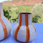 Vase en Céramique Artisanale – Motif Rayé Orange