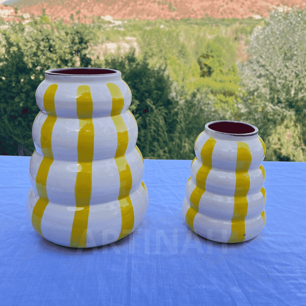 Vase en Céramique Artisanale – Rayé Jaune Ondulé