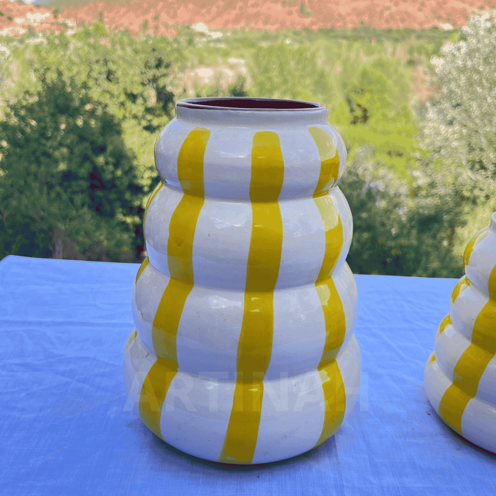 Vase en Céramique Artisanale – Rayé Jaune Ondulé