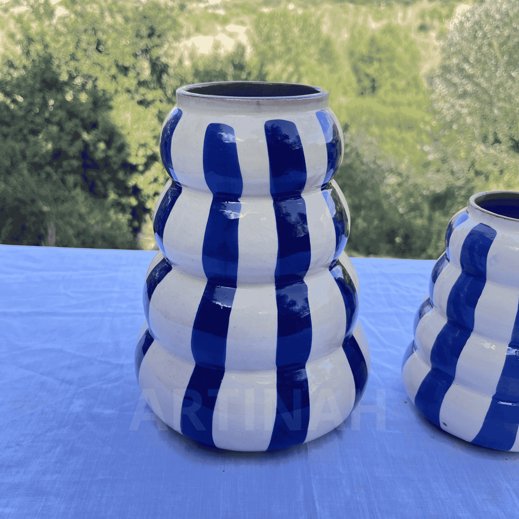 Vase en Céramique Artisanale – Rayé Bleu Ondulé