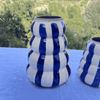 Vase en Céramique Artisanale – Rayé Bleu Ondulé
