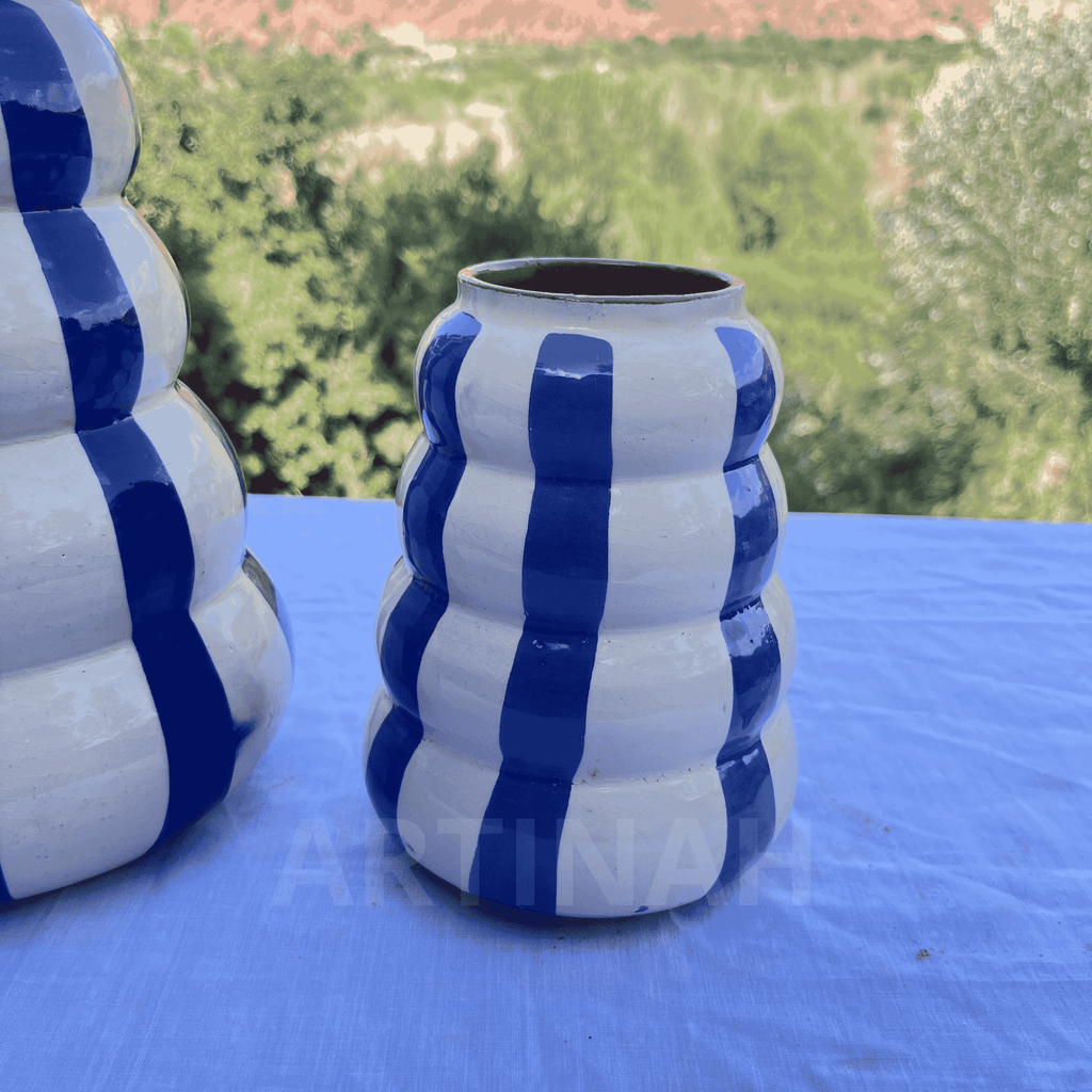 Vase en Céramique Artisanale – Rayé Bleu Ondulé