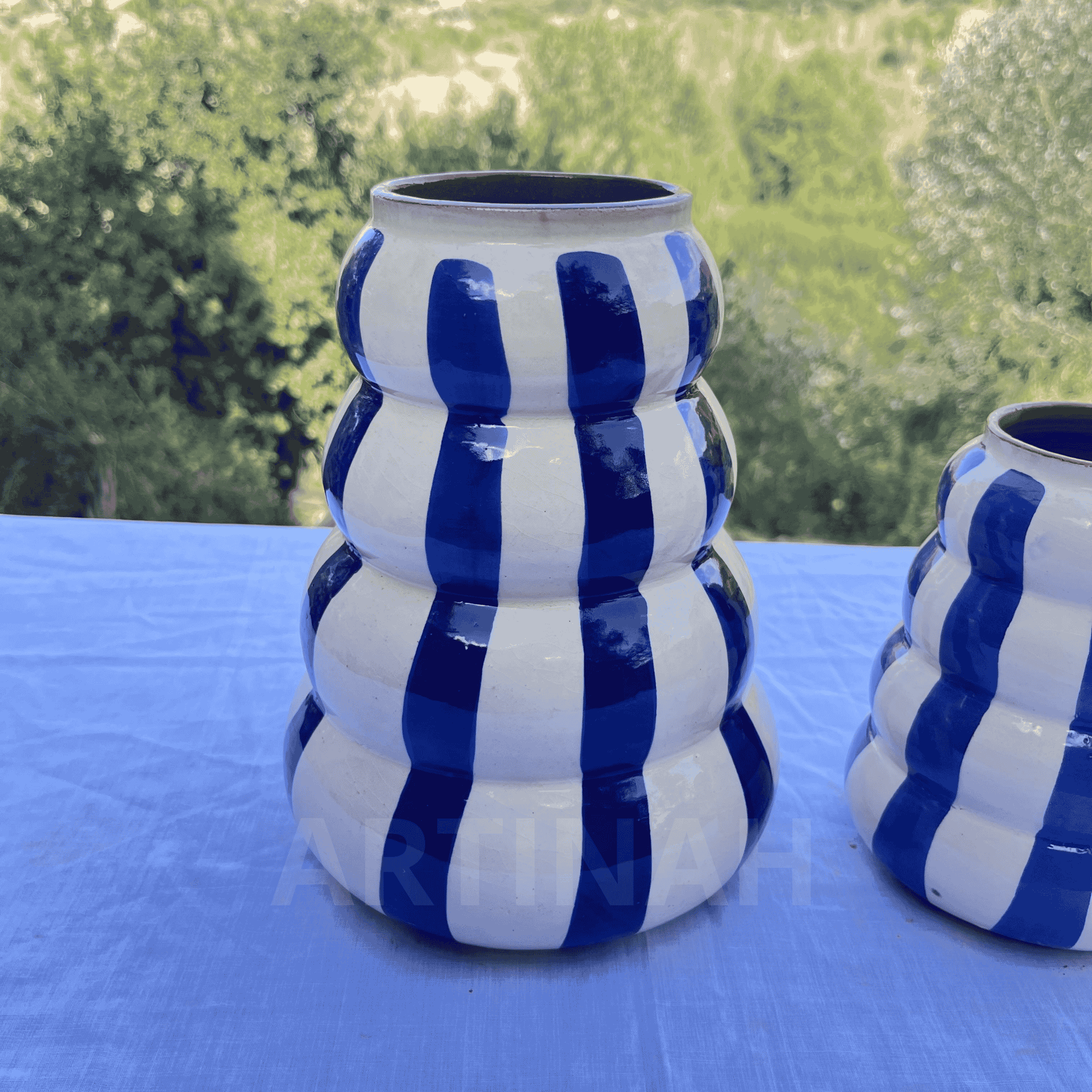 Vase en Céramique Artisanale – Rayé Bleu Ondulé