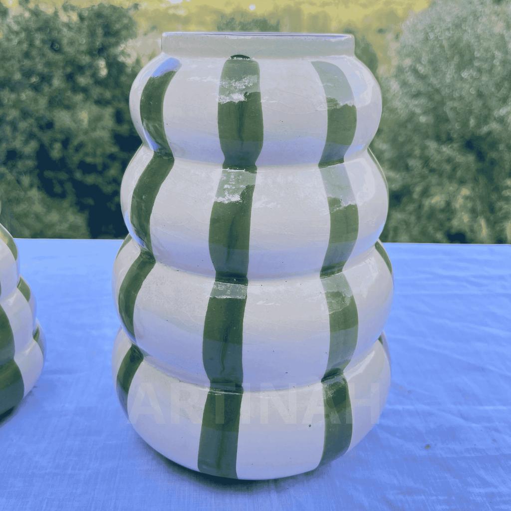 Vase en Céramique Artisanale – Rayé Vert Ondulé