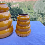 Vase en Céramique Artisanale – Jaune Moutarde Ondulé