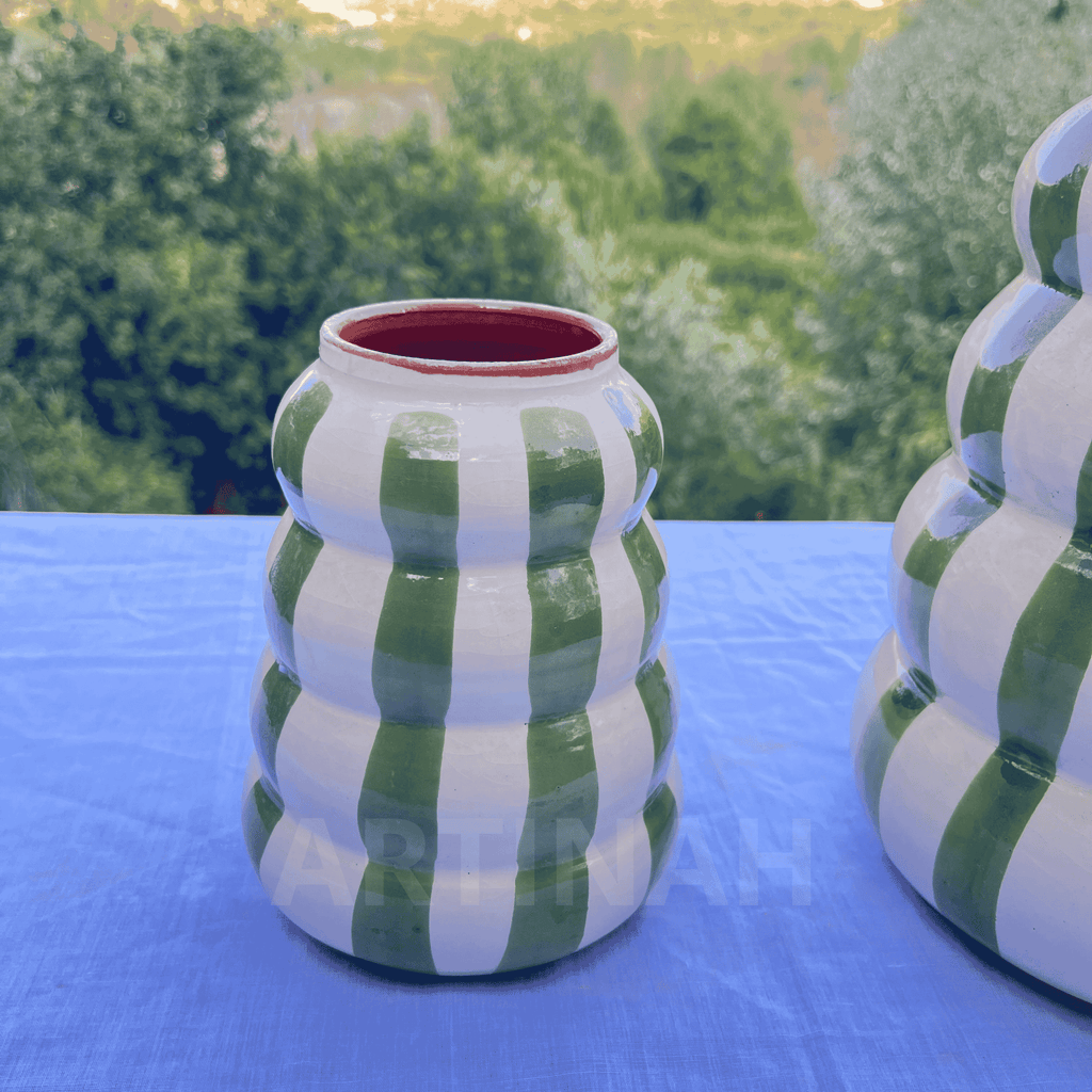 Vase en Céramique Artisanale – Rayé Vert Ondulé